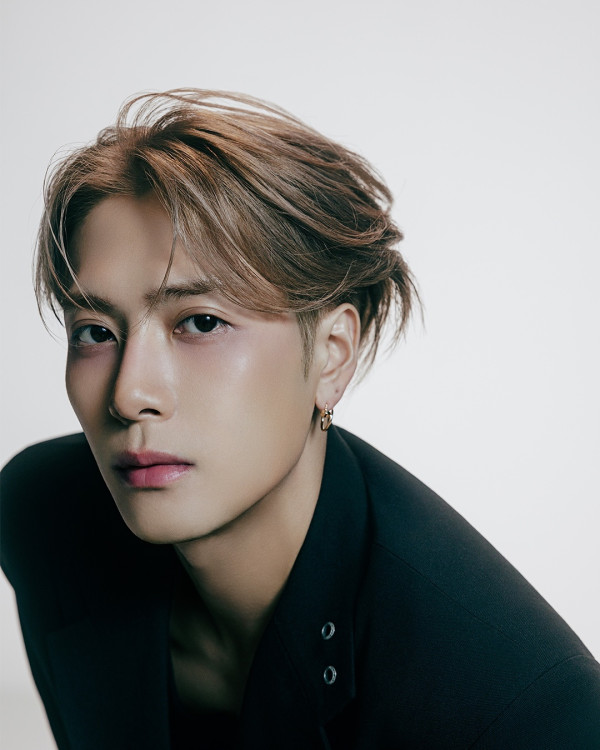 丁子朗備受TVB力捧返內地拍劇 與頂級男神合照惹網友羨慕!