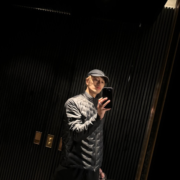 丁子朗備受TVB力捧返內地拍劇 與頂級男神合照惹網友羨慕!