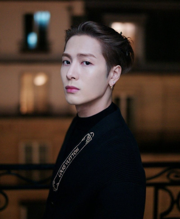 丁子朗備受TVB力捧返內地拍劇 與頂級男神合照惹網友羨慕!