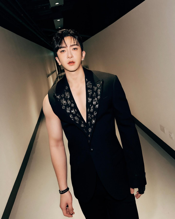 Anson Lo飛越南拍MV大曬光管腳 神徒大讚雙腿白滑勁誘惑 