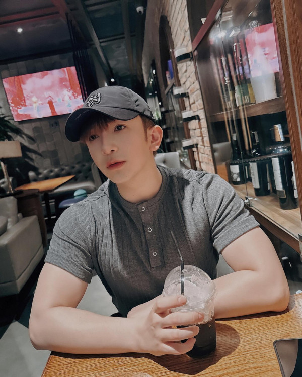 Anson Lo飛越南拍MV大曬光管腳 神徒大讚雙腿白滑勁誘惑 