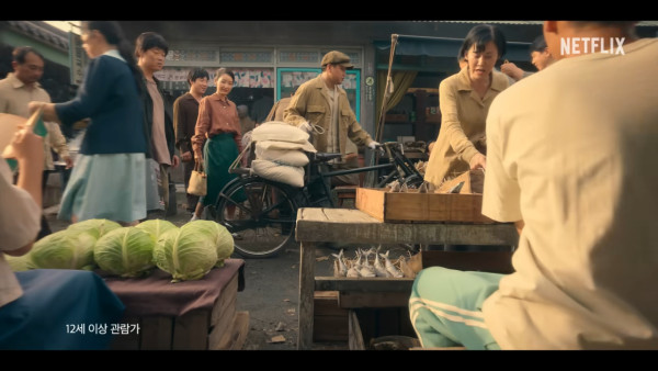 IU新劇濟州島油菜花田取景 劇照美如畫 以四季象徵人生階段蛻變 