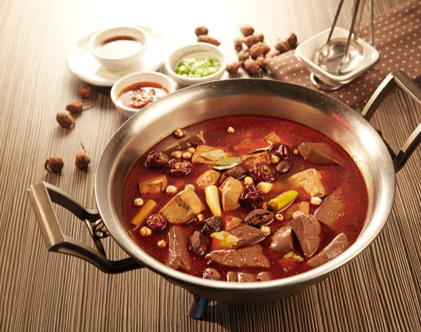 內地客崩潰！港人打邊爐有4大罪等水滾都錯？食火鍋文化差異引熱議 