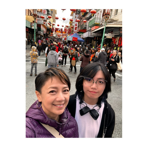 前港姐冠軍孖囡囡美國行年宵 大讚有新年氣氛:以為返咗香港