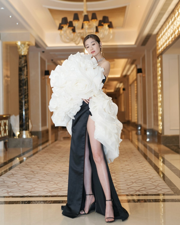 陳自瑤內地工作酒店換衫卸妝片流出 43歲素顏真面目驚人