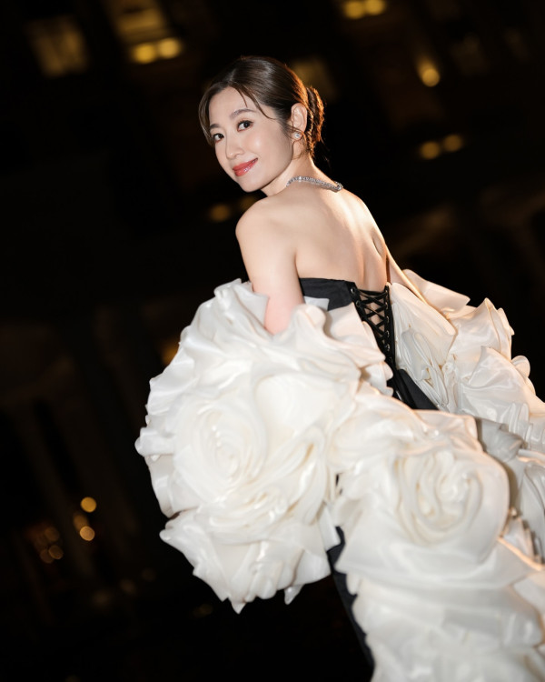 陳自瑤內地工作酒店換衫卸妝片流出 43歲素顏真面目驚人