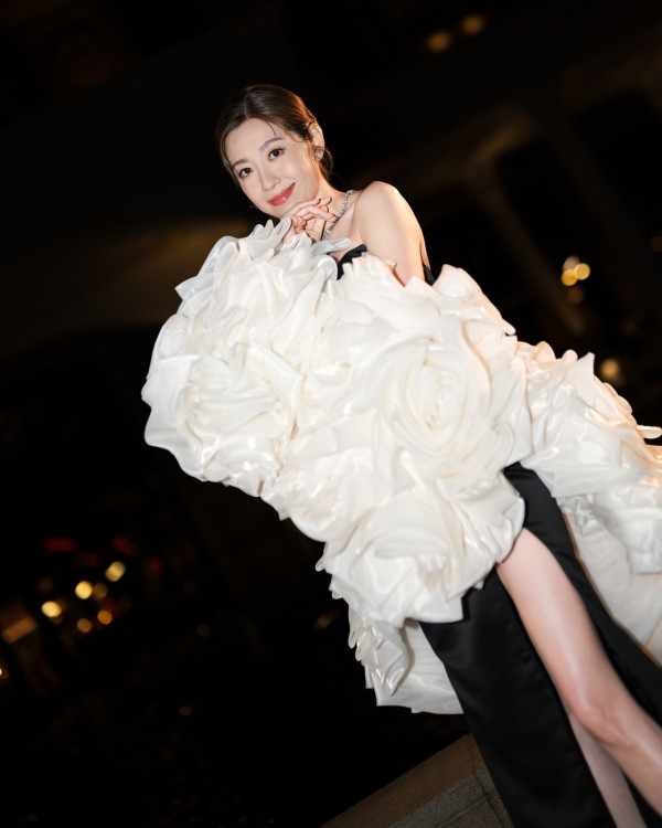 陳自瑤內地工作酒店換衫卸妝片流出 43歲素顏真面目驚人