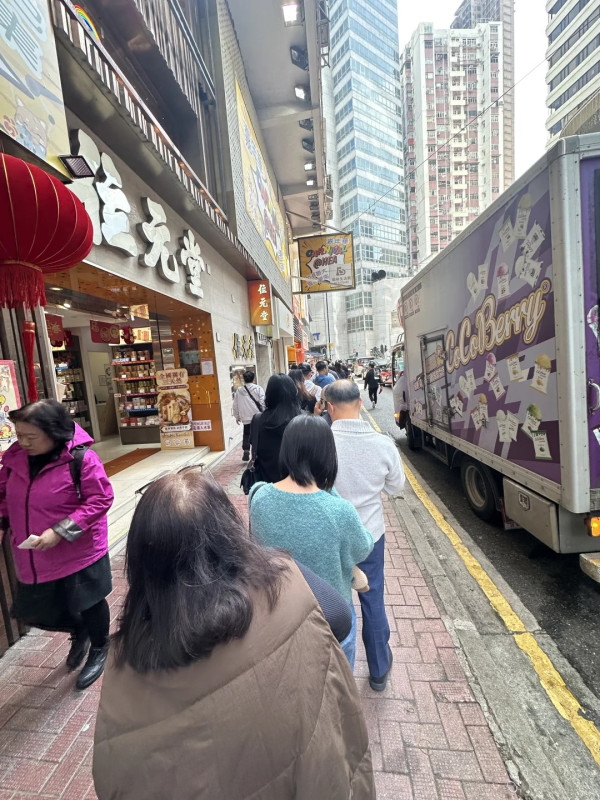 樓主排隊時有石頭掉落,圖片來源︰小紅書@joannapple。 樓主排隊時有石頭掉落,圖片來源︰小紅書@joannapple。