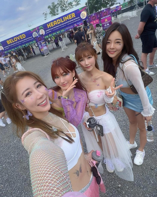 簡淑兒性感現身泰國音樂節 罕曬深長事業線 力撼咪神陳婉衡！ 