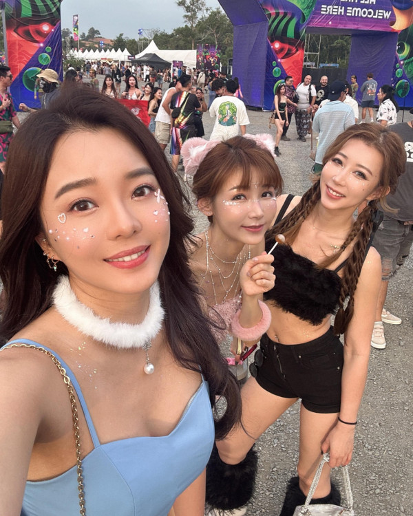 簡淑兒性感現身泰國音樂節 罕曬深長事業線 力撼咪神陳婉衡！ 