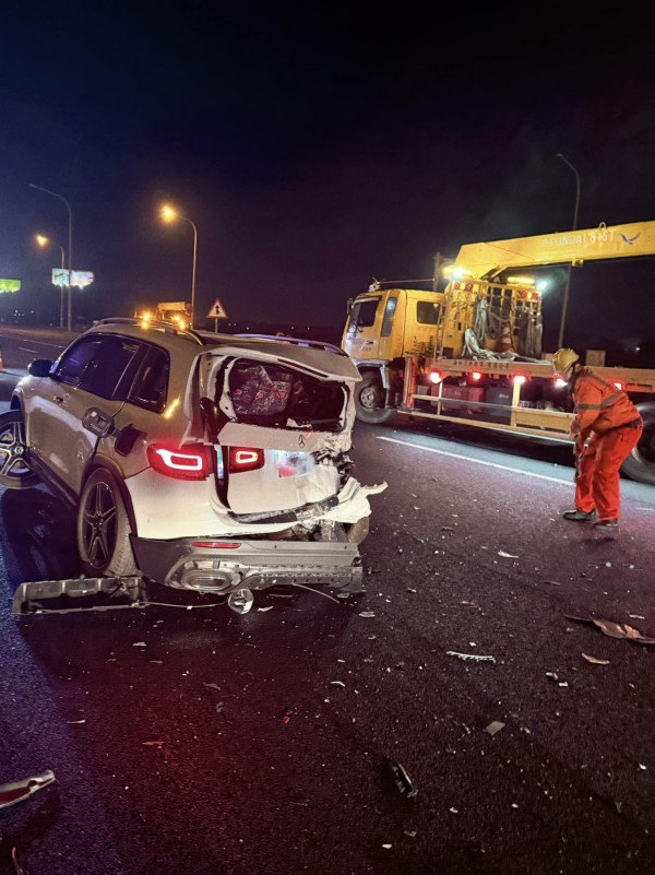 百萬粉絲美女YTR回鄉遇醉駕追撞！愛車嚴重損毀 全靠iPhone一功能性命得保 