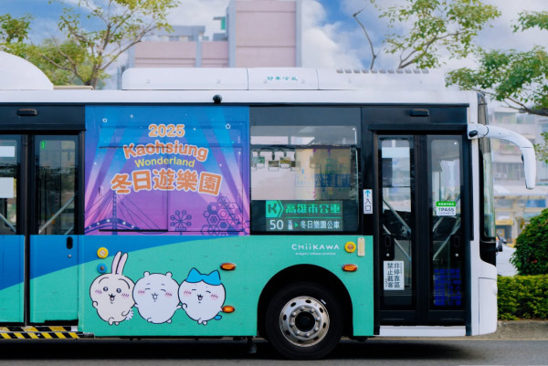 巨型充氣Chiikawa現身高雄港灣！Chiikawa快閃店整理券 搭乘Chiikawa渡輪、輕軌、巴士 