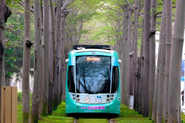 巨型充氣Chiikawa現身高雄港灣！Chiikawa快閃店整理券 搭乘Chiikawa渡輪、輕軌、巴士 