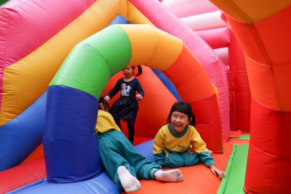 巨型充氣Chiikawa現身高雄港灣！Chiikawa快閃店整理券 搭乘Chiikawa渡輪、輕軌、巴士 