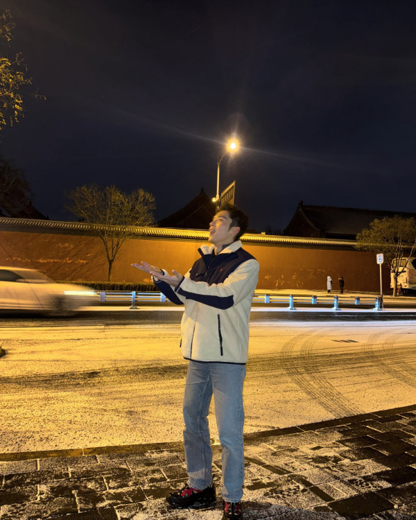 丁子朗備受TVB力捧返內地拍劇 與頂級男神合照惹網友羨慕!