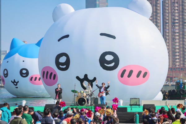 巨型充氣Chiikawa現身高雄港灣！Chiikawa快閃店整理券 搭乘Chiikawa渡輪、輕軌、巴士 