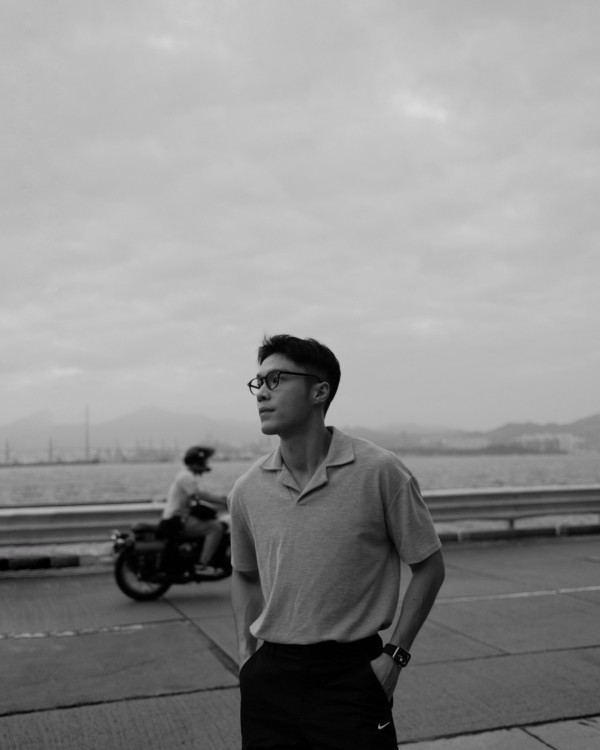 丁子朗備受TVB力捧返內地拍劇 與頂級男神合照惹網友羨慕!