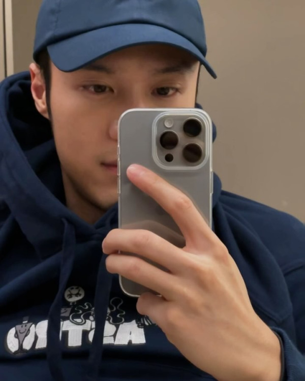 丁子朗備受TVB力捧返內地拍劇 與頂級男神合照惹網友羨慕!