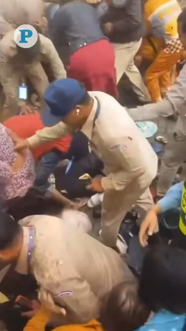 有片｜柬埔寨華人富商派利是引發人踩人 3千人爭奪每人77蚊利是 造成4死6傷 