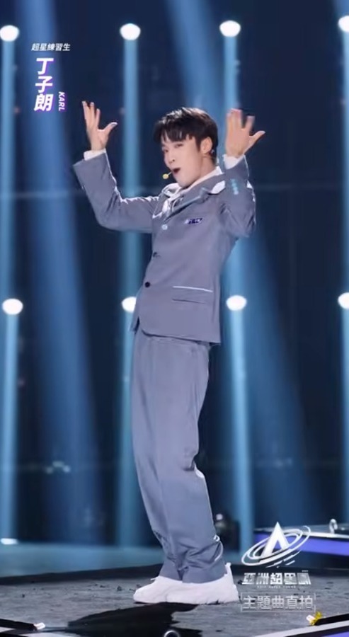 丁子朗道歉了|講者無心聽者有意 坐商務艙拍片被質疑炫富兩地網民負評