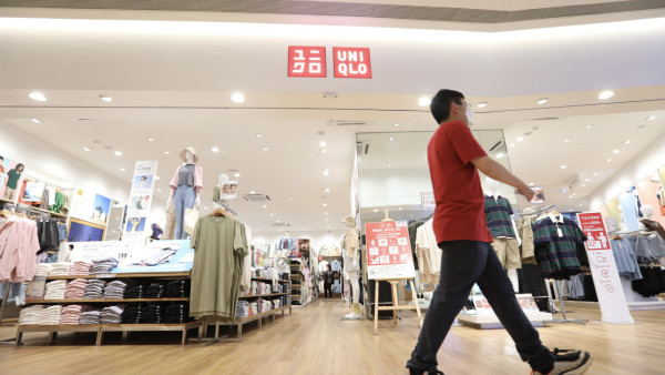 UNIQLO全身鏡現離奇「紅點」網民揭1個真實用途