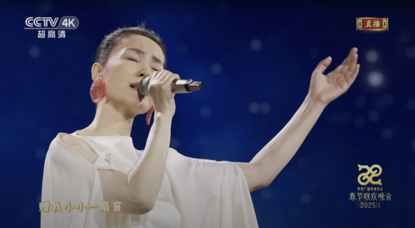 王菲激罕現身春晚 網民大讚被靚聲「超渡」！髮際線腮紅妝登熱搜料掀潮流 