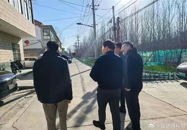 余承東春節返鄉展親民形象 駕享界 S9 三摺疊手機吸睛成焦點