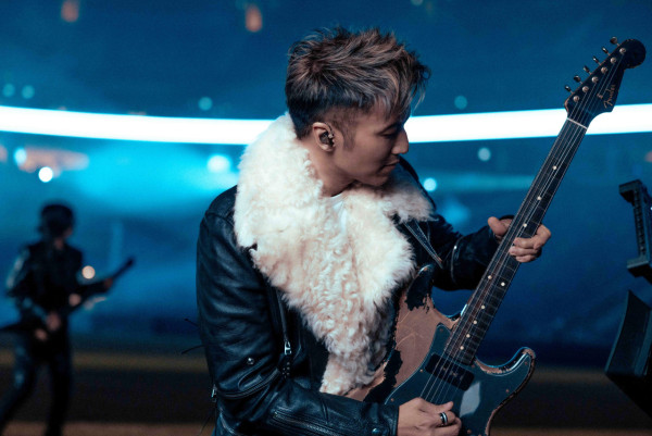 胡定欣元宵節無預警公布戀情 孖年下男友日本雪地放閃:親愛的