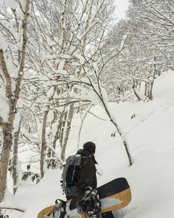 胡定欣元宵節無預警公布戀情 孖年下男友日本雪地放閃:親愛的