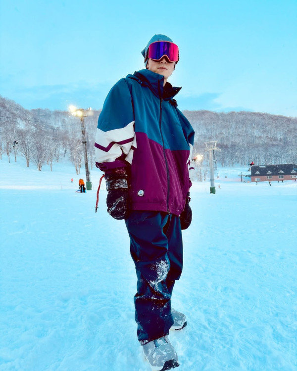 胡定欣元宵節無預警公布戀情 孖年下男友日本雪地放閃:親愛的