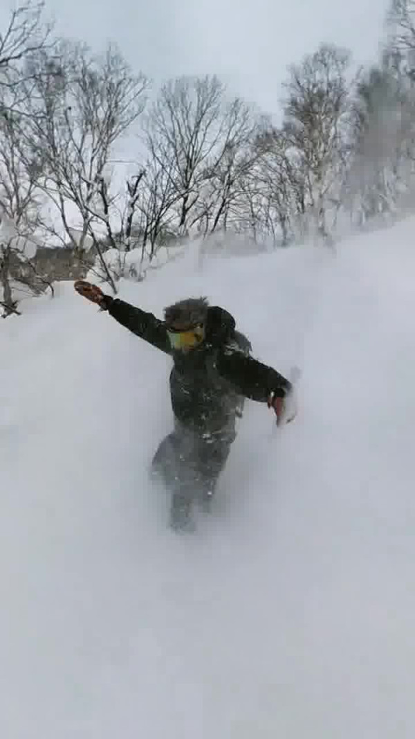 胡定欣元宵節無預警公布戀情 孖年下男友日本雪地放閃:親愛的