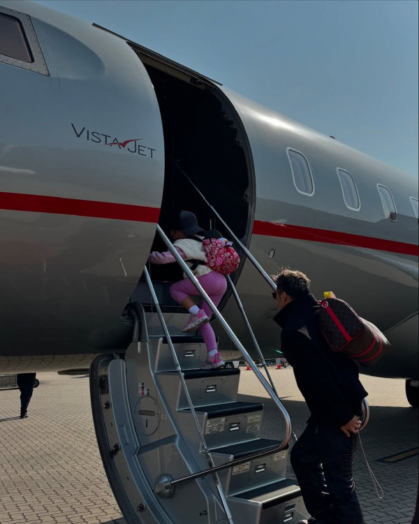 胡定欣元宵節無預警公布戀情 孖年下男友日本雪地放閃:親愛的