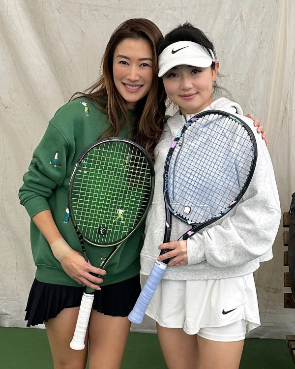 胡定欣元宵節無預警公布戀情 孖年下男友日本雪地放閃:親愛的