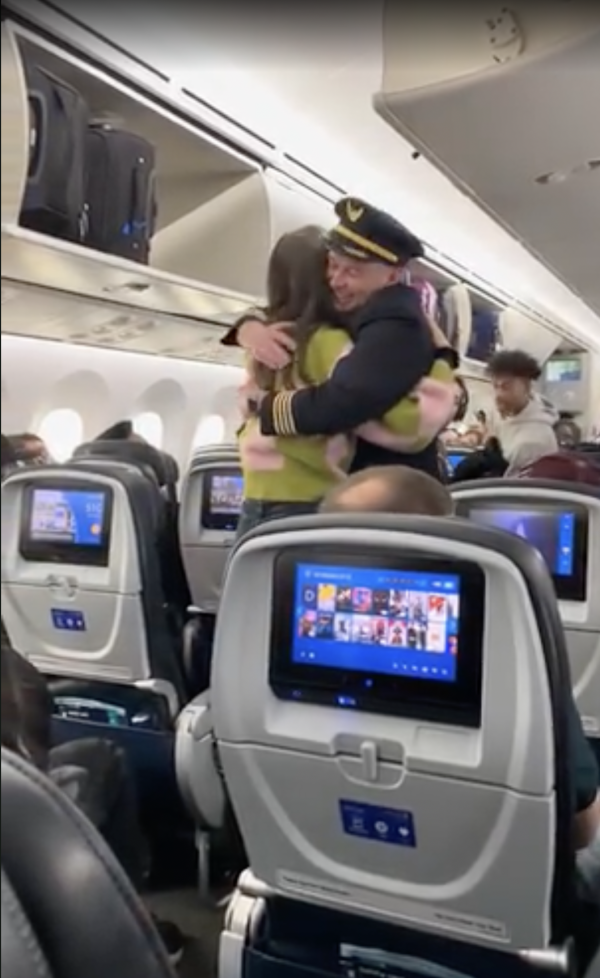 機師表白美女KOL！餐紙留一句英文勁浪漫！寫漏1點結局大反轉！ 