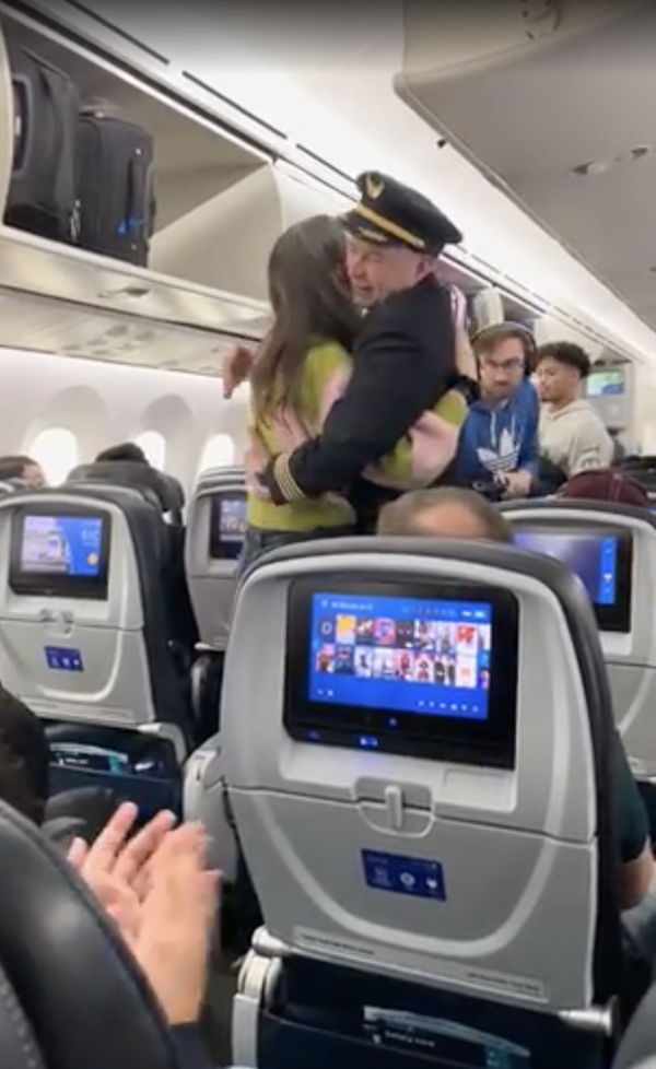 機師表白美女KOL！餐紙留一句英文勁浪漫！寫漏1點結局大反轉！ 