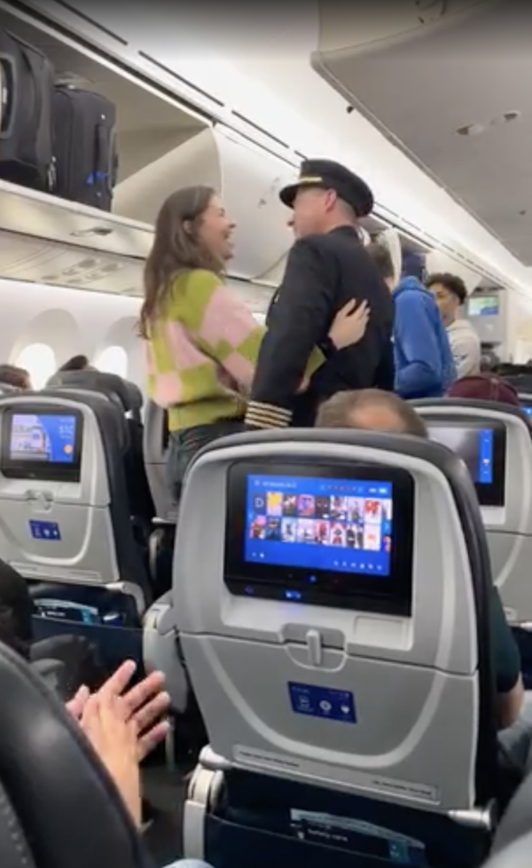 機師表白美女KOL！餐紙留一句英文勁浪漫！寫漏1點結局大反轉！ 