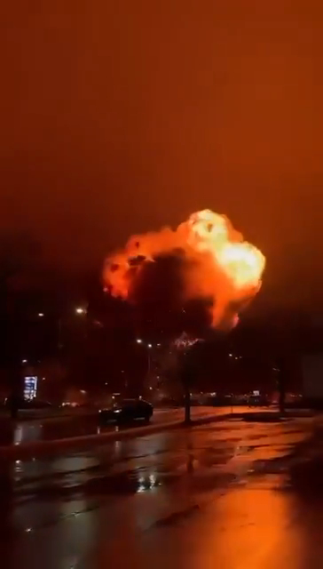 有片｜費城醫療飛機墜毀爆炸一刻曝光 至少6人罹難 為美國週內第二宗空難 