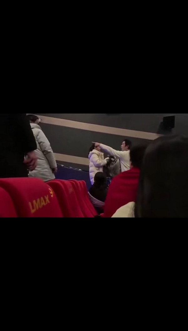 內地男學生燒充氣娃娃釀火警 背後原因及校園告示惹笑網民