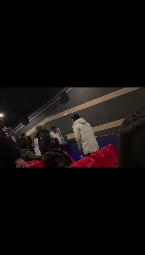 內地男學生燒充氣娃娃釀火警 背後原因及校園告示惹笑網民