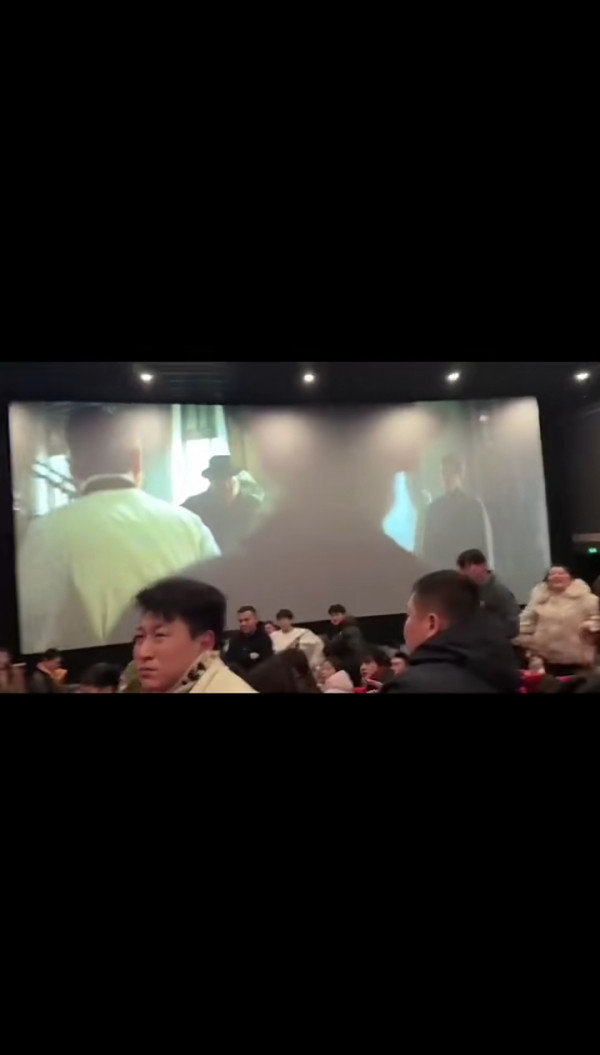 內地男學生燒充氣娃娃釀火警 背後原因及校園告示惹笑網民