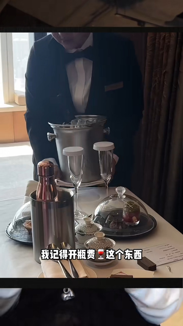 內地女被港女溫馨提醒1件小事！霎時超感動嘆「香港人信得過」