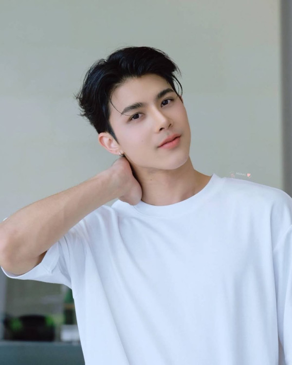 TVB花旦曼谷素顏被網民偶遇！無懼王星事件遊泰 網上做1事感動Fans！ 