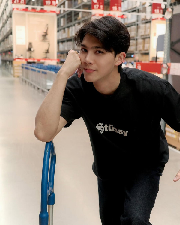 TVB花旦曼谷素顏被網民偶遇！無懼王星事件遊泰 網上做1事感動Fans！ 