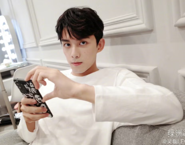 TVB花旦曼谷素顏被網民偶遇！無懼王星事件遊泰 網上做1事感動Fans！ 