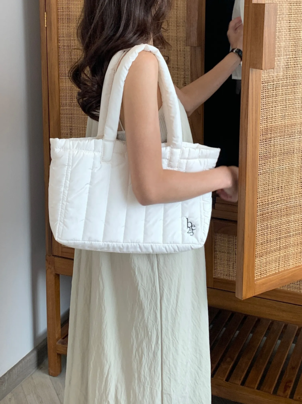 馬來西亞手信｜超市必買零食、小資女精品/藥妝！榴槤朱古力/媽咪麵/人氣包包 