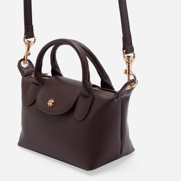 馬來西亞手信｜超市必買零食、小資女精品/藥妝！榴槤朱古力/媽咪麵/人氣包包 