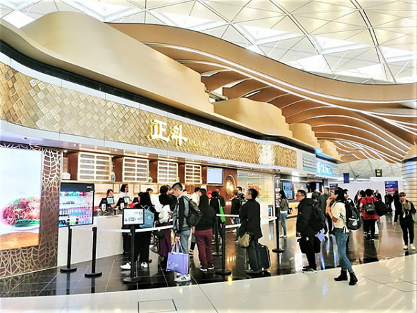 (香港旅發局網頁) 香港機場驚現幾十款「廁紙山」!行李爆滿遭棄置或另有隱情?