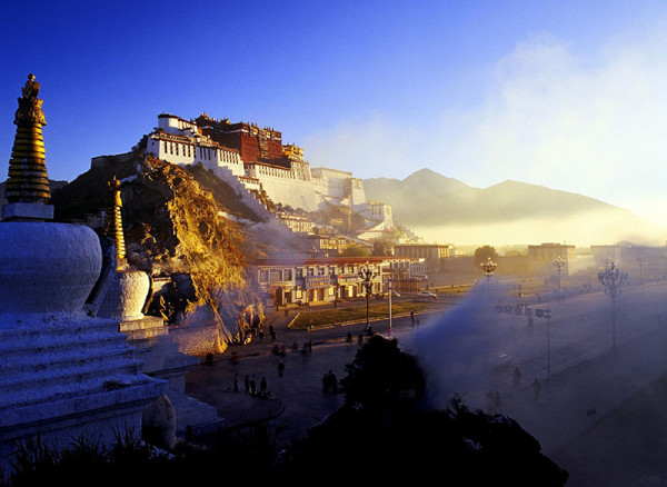 西藏必去景點︰布達拉宮（圖片來源︰西藏旅遊網官網）