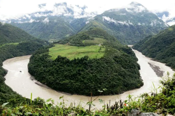 西藏必去景點︰雅魯藏布大峽谷（圖片來源︰西藏旅遊網官網）