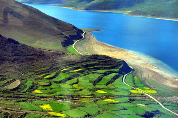 西藏必去景點︰羊卓雍錯（圖片來源︰西藏旅遊網官網）